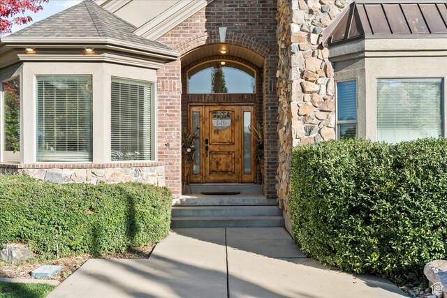 521 W Western Dr S, Kaysville, UT 84037 - view of exterior entry featuring brick siding and stone siding