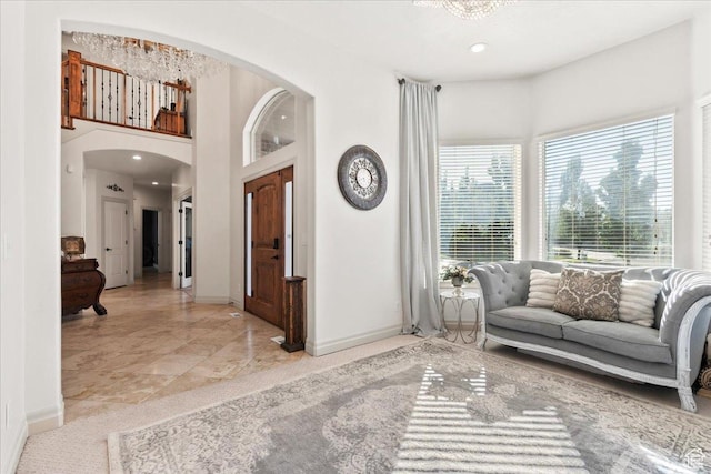521 W Western Dr S, Kaysville, UT 84037 - living area with arched walkways, baseboards, recessed lighting, and a high ceiling