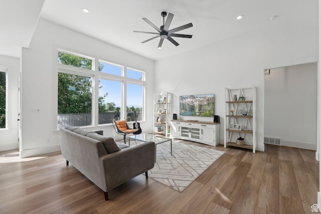 786 S 820 E, Pleasant Grove, UT 84062 - living area featuring a ceiling fan, light wood-type flooring, recessed lighting, and baseboards