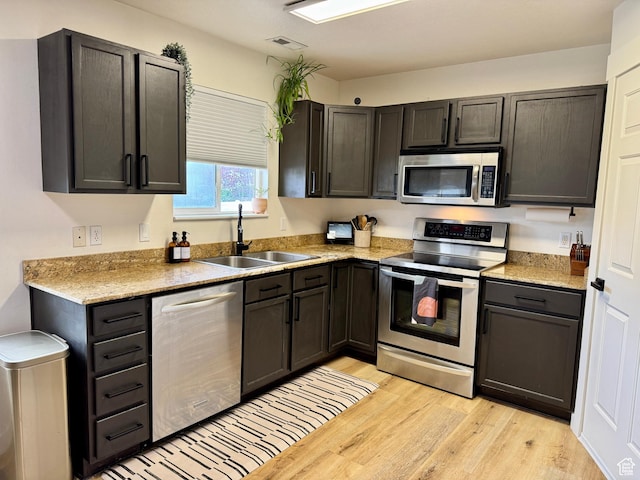 1720 N 2340 W, Lehi, UT 84043 - kitchen featuring appliances with stainless steel finishes, a sink, and light wood-style flooring
