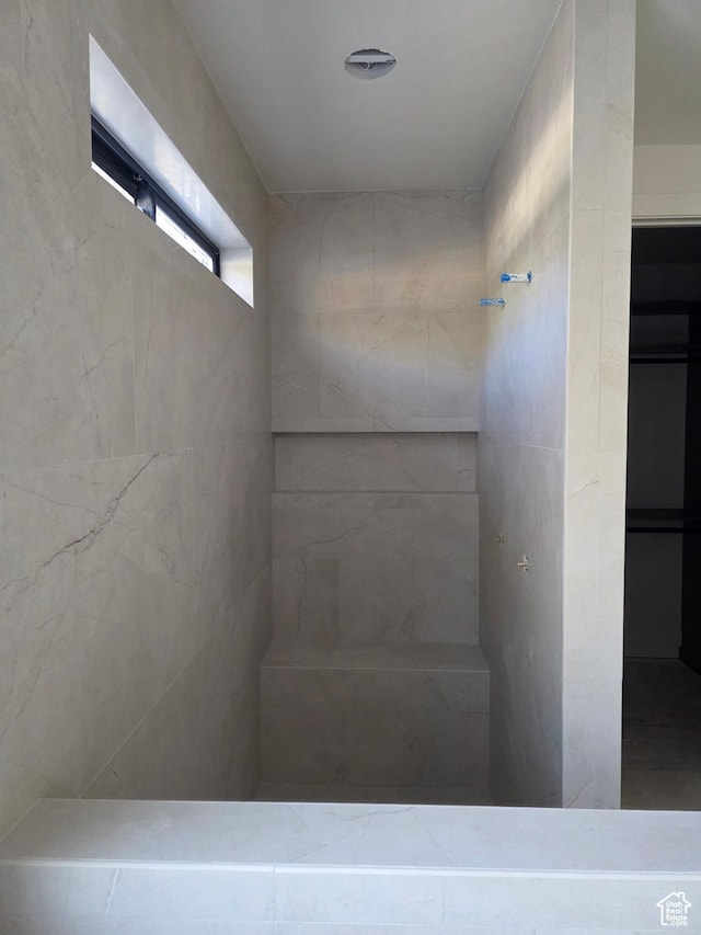 1419 E Heights Way S Unit 15, Fruit Heights, UT 84037 - full bathroom featuring a tile shower