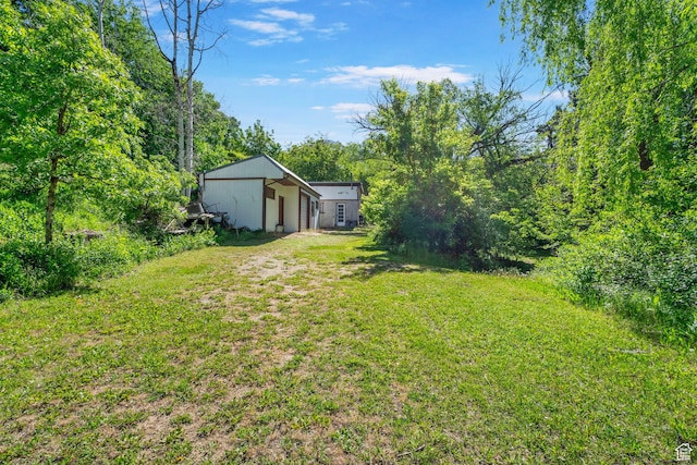 2718 E 200 N, Layton, UT 84040 - view of green lawn featuring a detached garage