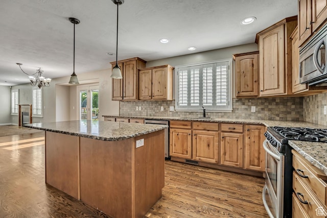 5258 N Ponderosa Ln, Stansbury Park, UT 84074 - kitchen with stainless steel appliances, decorative backsplash, a sink, wood finished floors, and recessed lighting