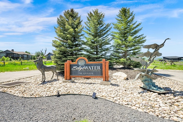 6339 E Quail Ln, Huntsville, UT 84317 - community / neighborhood sign with a residential view
