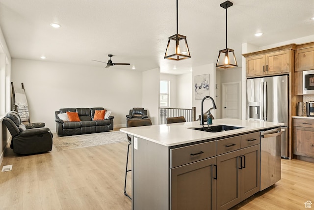 4657 W 275 N, Cedar City, UT 84720 - kitchen featuring a sink, stainless steel appliances, open floor plan, light wood-style floors, and recessed lighting