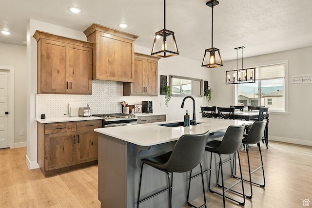 4657 W 275 N, Cedar City, UT 84720 - kitchen featuring a sink, decorative backsplash, light wood-type flooring, light countertops, and recessed lighting