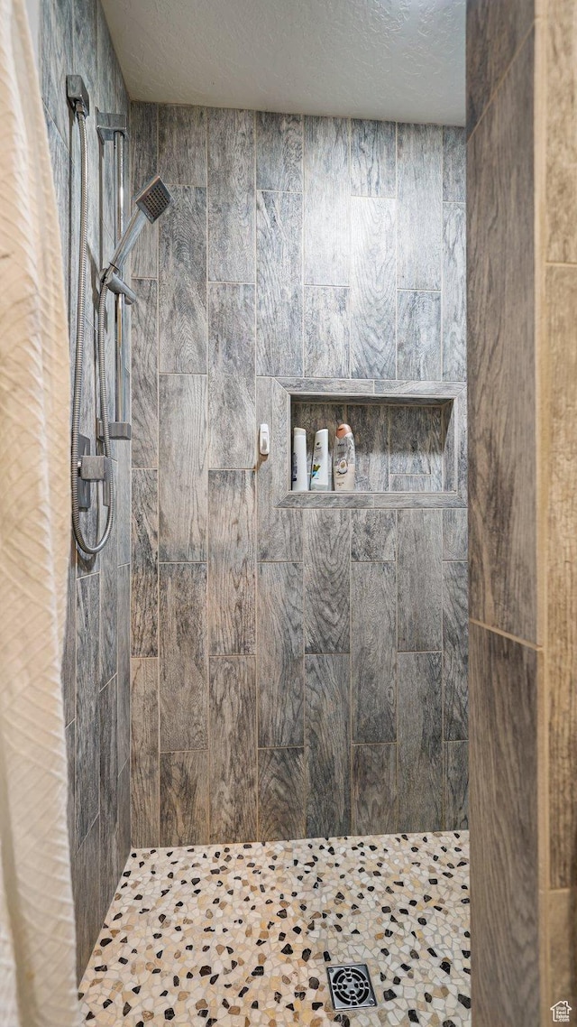 225 W 1390 N, Orem, UT 84057 - bathroom featuring tiled shower and a textured ceiling