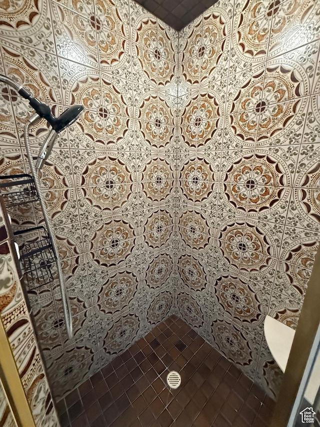 1144 W Bloomington Dr S, St George, UT 84790 - bathroom with tile patterned flooring and tiled shower