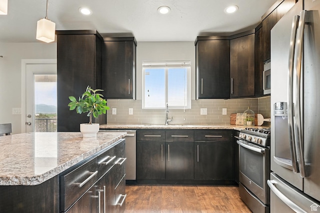 48 S Cimarron Cir, Cedar City, UT 84720 - kitchen featuring appliances with stainless steel finishes, a sink, plenty of natural light, light wood-style flooring, and recessed lighting