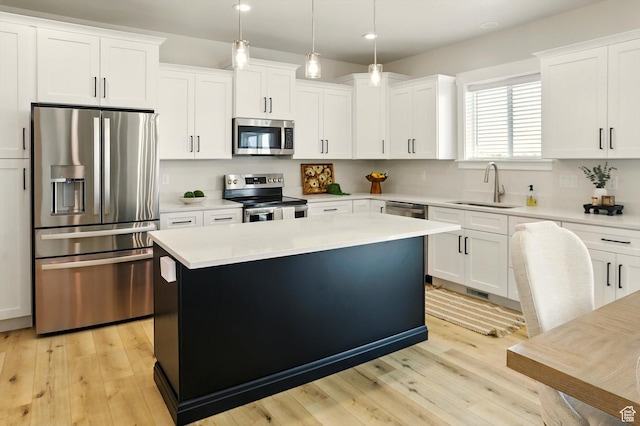 228 E 600 S, Willard, UT 84340 - kitchen with appliances with stainless steel finishes, a sink, recessed lighting, light wood-style floors, and a kitchen island