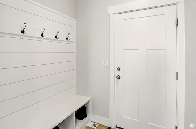 228 E 600 S, Willard, UT 84340 - mudroom with baseboards