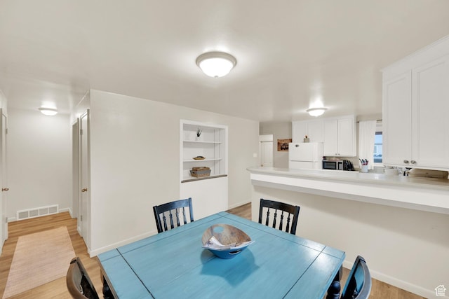 735 W 100 S, Payson, UT 84651 - dining area with light wood-type flooring, baseboards, and built in shelves