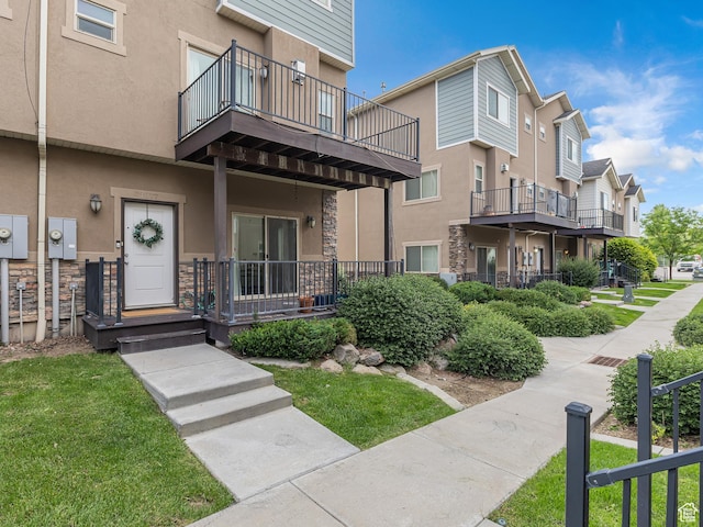 3877 S 1655 W, West Valley City, UT 84119 - surrounding community with a yard and a residential view
