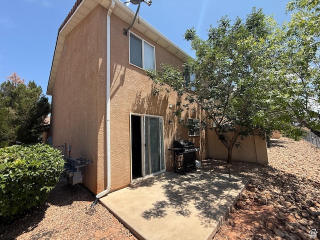 1087 N 1800th Cir W, St George, UT 84770 - back of property with stucco siding and a patio area