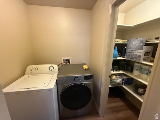 1087 N 1800th Cir W, St George, UT 84770 - laundry room featuring washing machine and dryer and wood finished floors