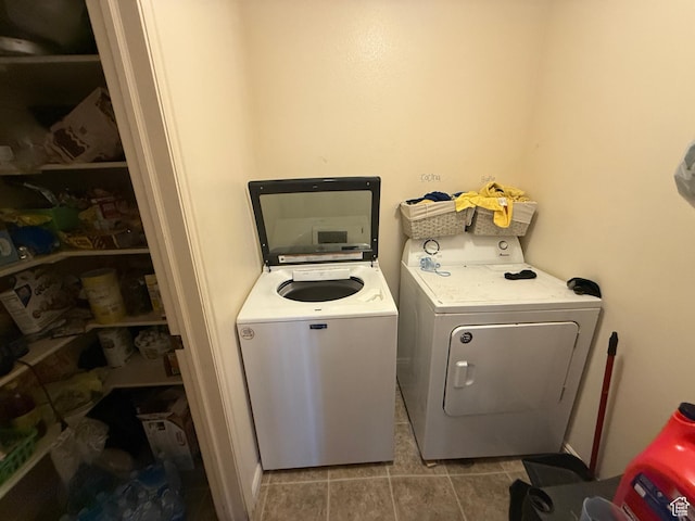 1087 N 1800th Cir W, St George, UT 84770 - laundry area featuring separate washer and dryer and tile patterned flooring