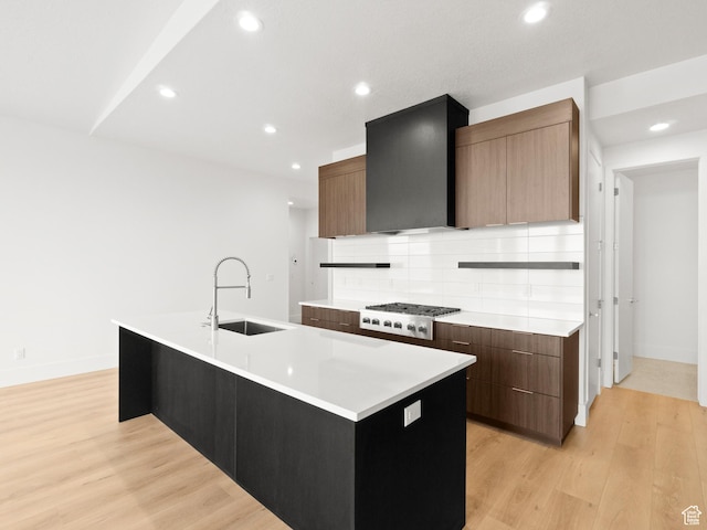7272 W Summit Crest Cir, Herriman, UT 84096 - kitchen with range hood, modern cabinets, a spacious island, gas stovetop, and light wood-style floors