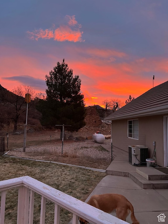 580 S Stagecoach Dr, Brookside, UT 84782 - view of yard at dusk