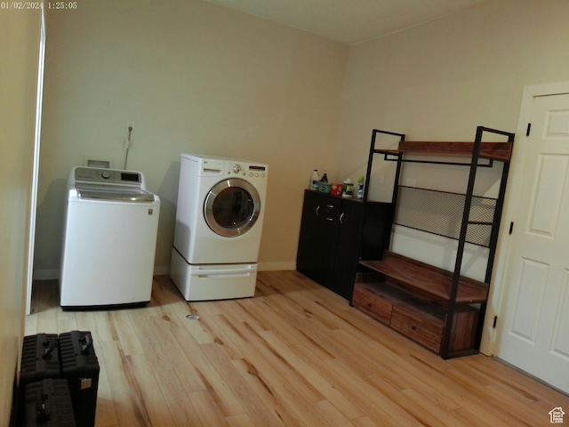 919 E Millbrook Way, Bountiful, UT 84010 - washroom with light wood finished floors, washer and clothes dryer, and baseboards
