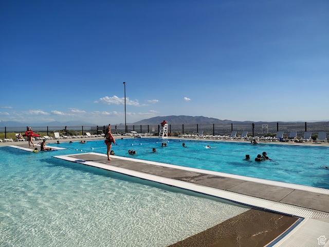 2185 W Crestview Dr, Lehi, UT 84043 - community pool with a mountain view