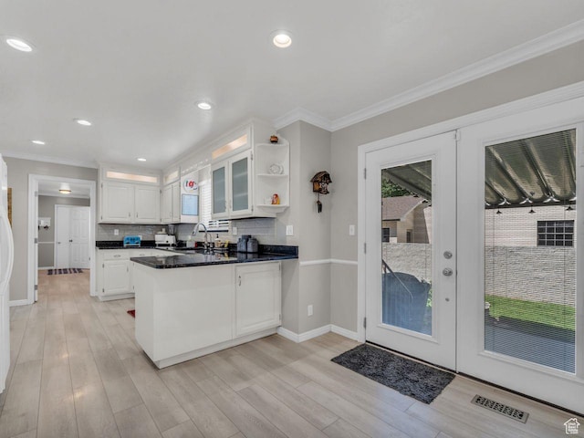 6386 S Lombardy Dr, Cottonwood Heights, UT 84121 - kitchen featuring a peninsula, a sink, white cabinetry, open shelves, and dark countertops