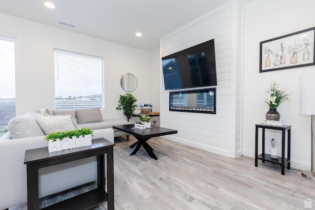 356 W Oregon Trail Dr Unit 100, Garden City, UT 84028 - living room featuring light wood-style flooring, recessed lighting, and baseboards
