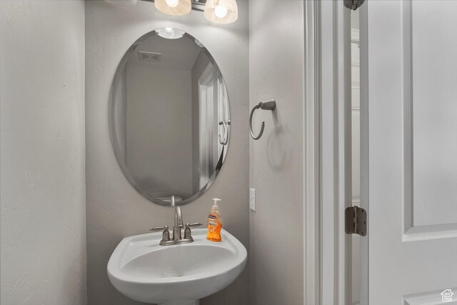 1754 E Cedar Trails Way, Eagle Mountain, UT 84005 - bathroom featuring a sink