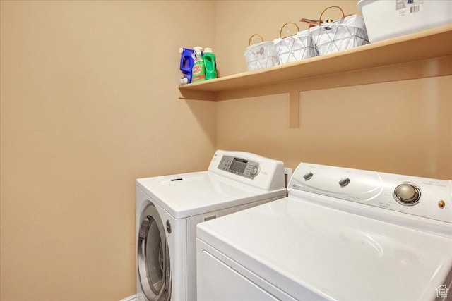 2118 W Foxwood St, West Haven, UT 84401 - laundry room featuring independent washer and dryer