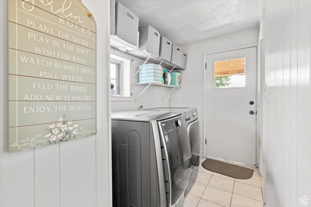 125 W 300 S, Ephraim, UT 84627 - laundry area with washing machine and clothes dryer, light tile patterned floors, and a textured ceiling