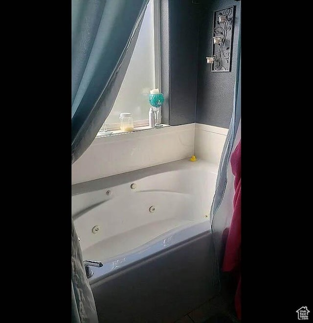 1559 S 2950 W, Vernal, UT 84078 - bathroom with a tub with jets and a textured wall