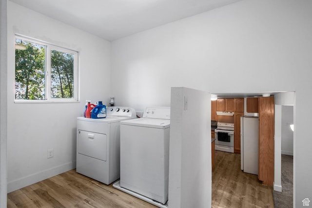 480 S 1160 W, Orem, UT 84058 - laundry room with independent washer and dryer, light wood-style flooring, and baseboards