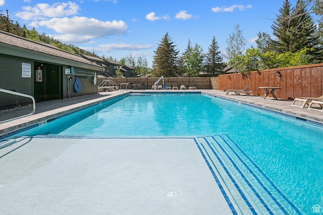 1709 Lakeside Cir, Park City, UT 84060 - community pool with a patio area