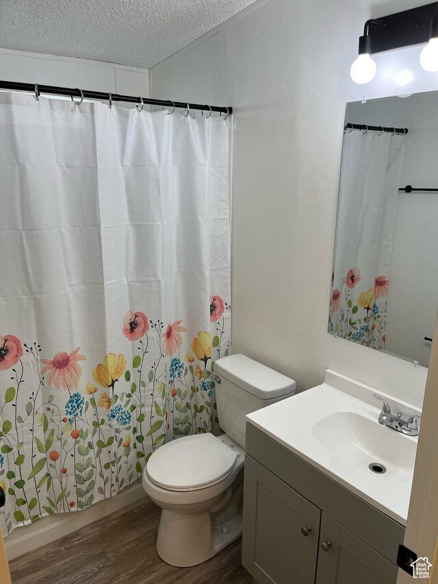 380 W Main, Myton, UT 84052 - full bath featuring wood finished floors, vanity, a textured ceiling, and curtained shower