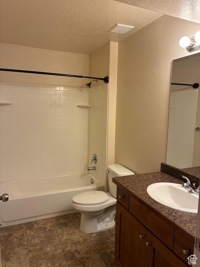1045 S 1700 W Unit 912, Payson, UT 84651 - bathroom with vanity, tub / shower combination, and a textured ceiling