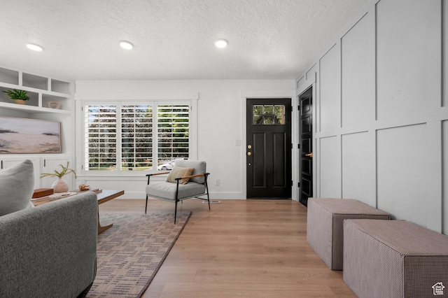 2524 E Redondo Ave, Salt Lake City, UT 84108 - entrance foyer featuring light wood finished floors, a textured ceiling, baseboards, and recessed lighting