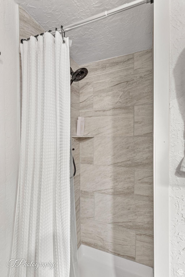 332 W Pinehurst Dr, Brian Head, UT 84719 - bathroom featuring a shower with shower curtain and a textured ceiling