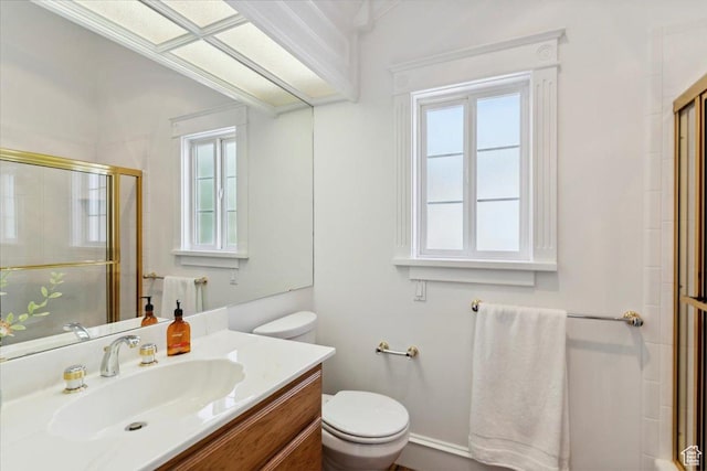 595 E 100 S, Morgan, UT 84050 - full bath featuring plenty of natural light, a tile shower, toilet, vanity, and crown molding