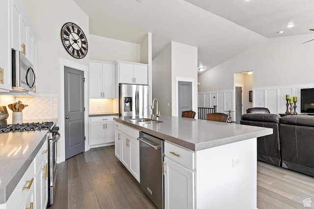 88 N Parkside Loop W, Elk Ridge, UT 84651 - kitchen with appliances with stainless steel finishes, a sink, dark wood finished floors, backsplash, and open floor plan