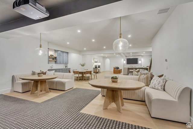 423 S 150 E, Mapleton, UT 84664 - living area with recessed lighting