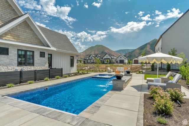 423 S 150 E, Mapleton, UT 84664 - view of pool with a mountain view, an in-ground hot tub, a patio area, and a fenced backyard