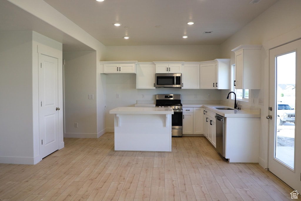 1907 E 1420 N, Spanish Fork, UT 84660 - kitchen with appliances with stainless steel finishes, a sink, white cabinetry, a kitchen island, and recessed lighting