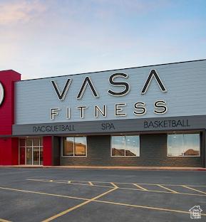 1650 N Main St N Unit 125, Layton, UT 84041 - view of building exterior with uncovered parking