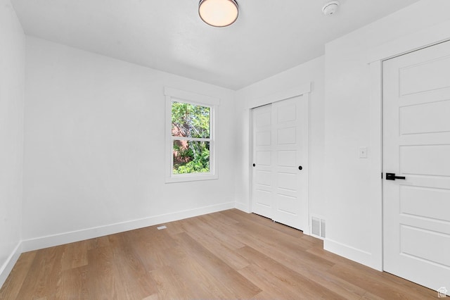2808 E 3220 S, Millcreek, UT 84109 - unfurnished bedroom featuring light wood finished floors, baseboards, and a closet