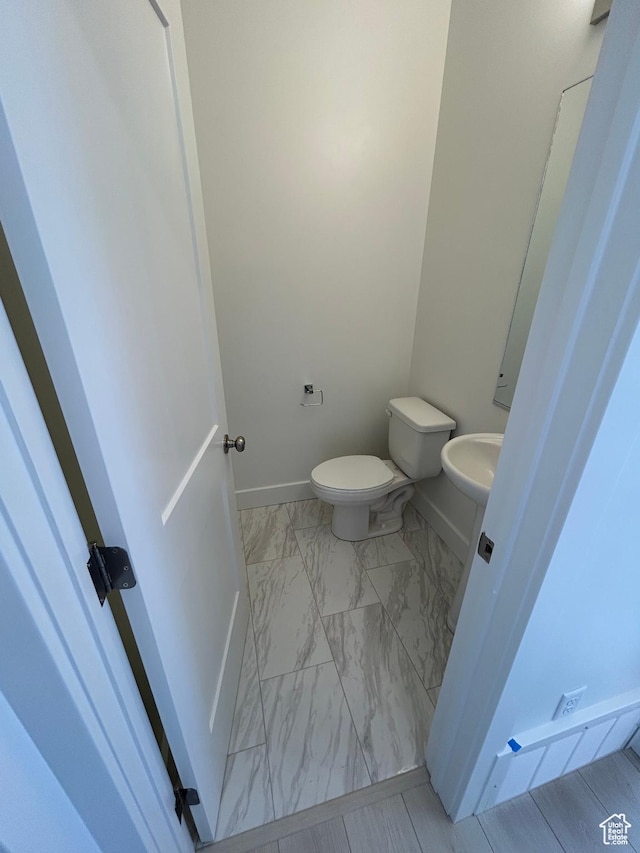 572 N 600 W, Smithfield, UT 84335 - bathroom with marble look tiles, toilet, and baseboards