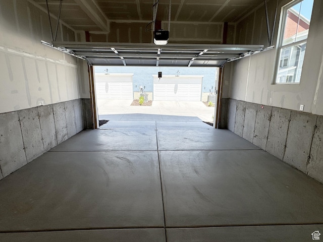 6648 W 11800 S, South Jordan, UT 84009 - garage with a garage door opener