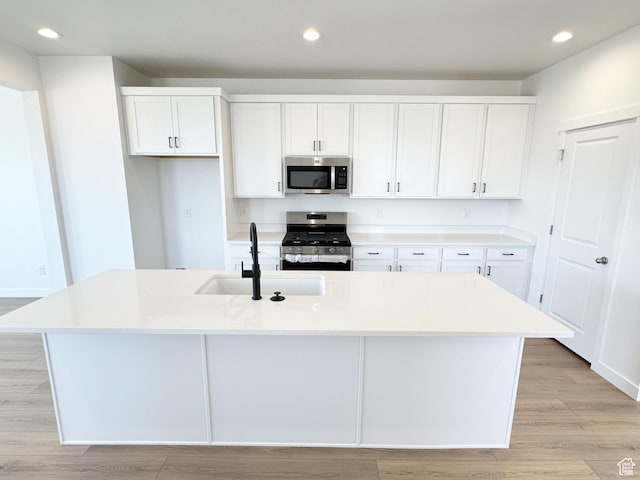 6648 W 11800 S, South Jordan, UT 84009 - kitchen featuring stainless steel appliances, a sink, white cabinetry, recessed lighting, and an island with sink