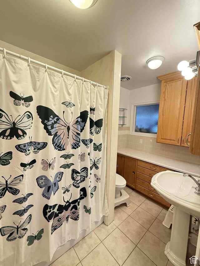 229 N Carbon Ave, Price, UT 84501 - bathroom featuring toilet, tile patterned flooring, backsplash, and a shower with shower curtain