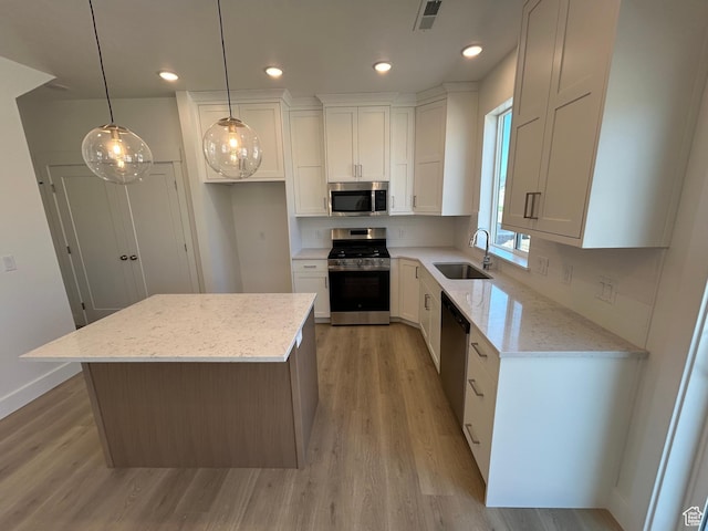 554 N 800 W, Smithfield, UT 84335 - kitchen with appliances with stainless steel finishes, a sink, light wood-type flooring, white cabinetry, and recessed lighting