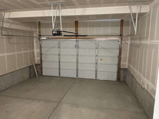 1650 N Main St N Unit 129, Layton, UT 84041 - garage with a garage door opener