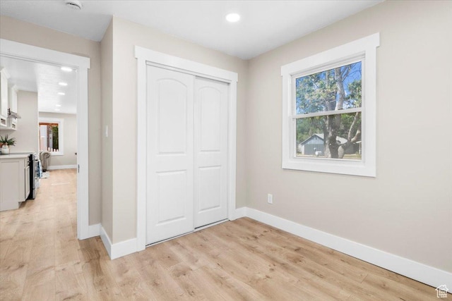 496 N 500 E, Nephi, UT 84648 - unfurnished bedroom featuring multiple windows, baseboards, recessed lighting, light wood-style floors, and a closet